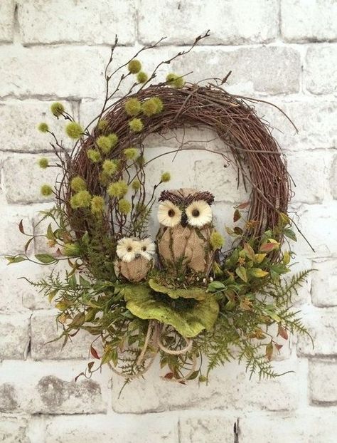 Couronne Diy, Dekoratívne Vence, Owl Wreath, Fall Garden Decor, Fall Owl, Owl Wreaths, Gubahan Bunga, Porte Decorate, Outdoor Wreaths