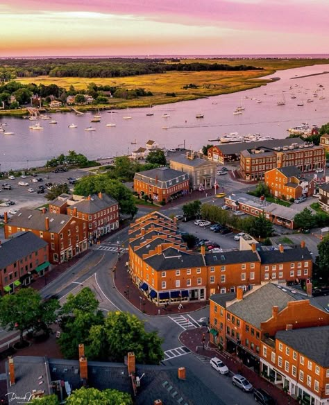 Newburyport on Instagram: “Beautiful recent picture of downtown Newburyport by Derrick Mills. #newburyportvip #newburyport #newburyportma #nbpt #salisburyma…” Massachusetts Houses, Newburyport Massachusetts, Chesapeake Shores, Town Design, Downtown Boston, Harbor Town, Cape Ann, London Places, Urban Planning