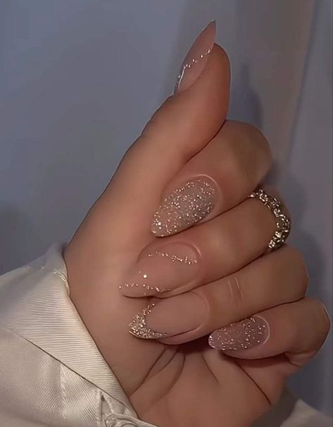 Nail Inspiration Sparkle, January Bday Nails, Elegant Winter Acrylic Nails, Birthday Nails Oval Shape, Sparkly Nail Art Designs, Pretty Birthday Nails Almond, 1920s Inspired Nails, Unique Neutral Nails, Birthday Nail Set Ideas Almond