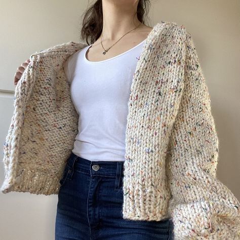 Vest Haken, Cloak Pattern, Cosy Fall, Easy Sweater Knitting Patterns, Ladies Cardigan Knitting Patterns, Ladies Cardigan, Chunky Sweaters, Knit Cardigan Pattern, Cardigan Knitted