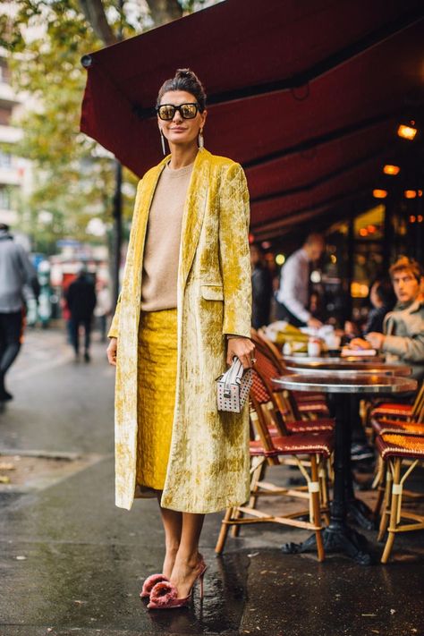 Giovanna Battaglia Engelbert, Mode Retro, Giovanna Battaglia, Yellow Coat, Moda Chic, Looks Street Style, Street Style Winter, Street Style Paris, 가을 패션