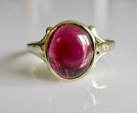 Enchanting Rings, Garnet Gem, 3 Stone Rings, Signet Rings, Red Band, Rhodolite Garnet, Lovely Ring, Oval Diamond, Cluster Ring