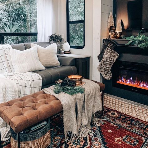 It's Sharing Sunday! We wanted to share this photo from ⁠@ourblueabode to show how cozy you can make your tiny home during the winter! 😍⁠ ⁠ Pic credit: @ourblueabode⁠ found on @insurance4rvs⁠ ⁠https://www.instagram.com/p/B5_ZjS-HIsO/?utm_source=ig_web_copy_link⁠ ⁠ #wintercamping #rvlife #fulltimeRV #fulltimeRVing #RVfulltime #lifeontheroad #motorhomes #OnTheMoveWithMOT #getoutthere #takeahike #cozycorner #liveoutdoors #rvpark #drycamping #getoutside #tinyhome #rvliving Camper Christmas, Rv Interior Remodel, Camper Trailer Remodel, Diy Camper Remodel, Rv Makeover, Cozy Christmas Decor, Trailer Living, Rv Living Full Time, Camper Makeover