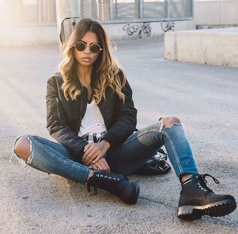 How Women Should Wear Timberland Boots 2023 Outfits Con Botas Timberland, Timberland Boots Women Outfit, Black Timbs, Timberland Outfits Women, Timbs Outfits, Timberland Outfit, Timberland Boots Outfit Mens, Timberland Boots Black, Timberland Boots Outfit