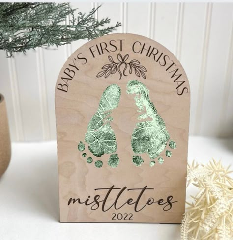 Pumpkin Footprint, First Christmas Diy, Mistletoe Sign, Baby Christmas Crafts, Baby Art Crafts, Diy Tulle, Baby Art Projects, Baby Keepsakes, Baby Footprint