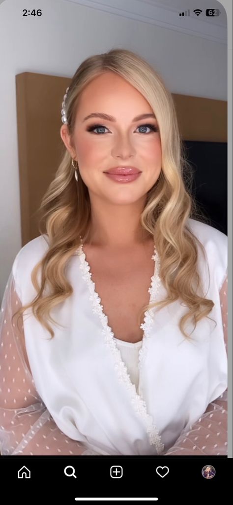 Soft Wedding Makeup Pale Skin, Bridal Makeup Fair Skin Blonde, Soft Glam Makeup Fair Skin Blue Eyes, Strawberry Blonde Wedding Makeup, Bridal Makeup For Blue Eyes Blonde Hair Fair Skin, Pale Bridal Makeup, Wedding Makeup For Round Face, Soft Glam Makeup Blonde, Fair Skin Bridal Makeup