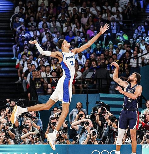 team usa men’s basketball wins gold at the 2024 paris olympics 🏅 steph finished the game with 24 points, including consecutive clutch 3-pointers to seal the victory. this marks their 5th consecutive gold medal. - #teamusa #goldmedal #parisolympics #stephcurry #basketball #lebronjames #lebron #kevindurant #curry #olympics #parisolympics2024 #nba Cold Pictures, Paris Olympics, Usa Basketball, Steph Curry, Kevin Durant, Team Usa, Gold Medal, Lebron James, The Game