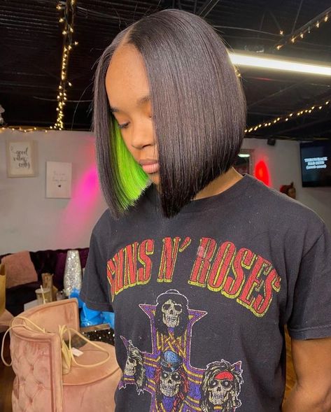 Bob With Color Underneath Black Women, Peek A Boo Bob Black Women, Peekaboo Hair Color Black Women Bob, Bhaddie Hairstyle, Wig Tips, Hidden Hair Color, Peekaboo Hair Colors, Short Hairstyle Women, Black Hair Updo Hairstyles