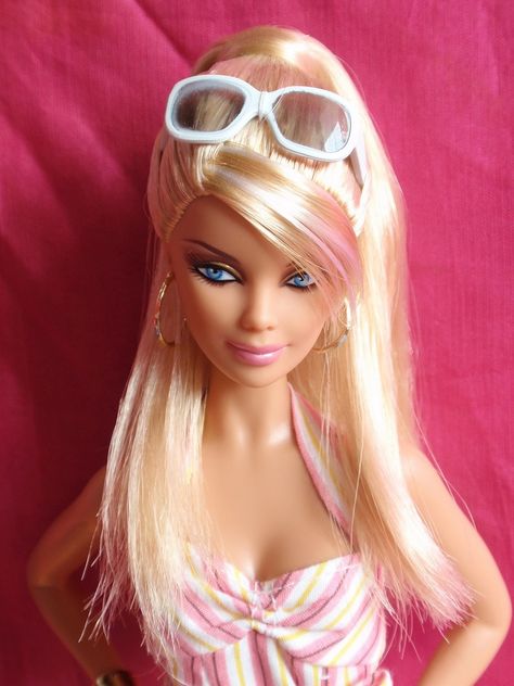 IDDDDDDDDDModel Barbie Hair Styles, Dolls Hairstyles, Barbie Doll Hairstyles, Hairstyles Magazine, Teenage Girl Hairstyles, Barbie Y Ken, Long Hair Do, Barbie Hairstyle, Barbie Top