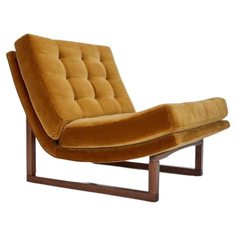 Check out this item from 1stdibs! Griffin Chair by Lawson-Fenning: https://www.1stdibs.com/id-f_35317432 Mcm Chairs Living Room, 60s Lounge, Large Chaise, Mcm Chair, Armless Lounge Chair, Swan Chair, House Dressing, Lawson Fenning, White Washed Oak