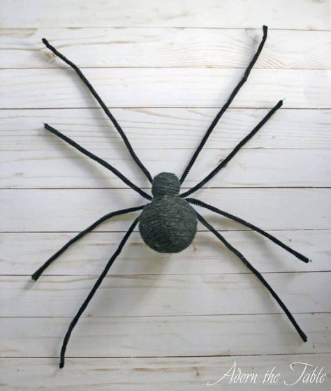 Diy Spider Decorations, Spider For Halloween, Diy Halloween Spider, How To Make Spiders, Kids Halloween Food, Fake Spider, Halloween Spider Decorations, Spider Decorations, Easy Diy Halloween Decorations