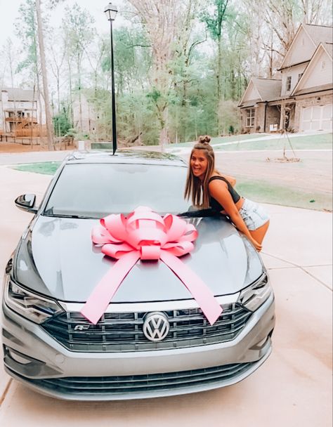 Cute Cars For Teens Cheap, Cars For Teenage Girls, Preppy Car Accessories, Dream Cars Range Rovers, Preppy Car, Car For Teens, Teen Driver, Girly Car Accessories, Cute Birthday Ideas