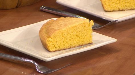 Bobby Flay shares his secret to perfect cornbread dressing - TODAY.com Cast Iron Skillet Cornbread, Iron Skillet Cornbread, Perfect Cornbread, Pan Cornbread, Chef Bobby Flay, Bobby Flay Recipes, Dressing Recipes Cornbread, Skillet Cornbread, Thanksgiving Stuffing