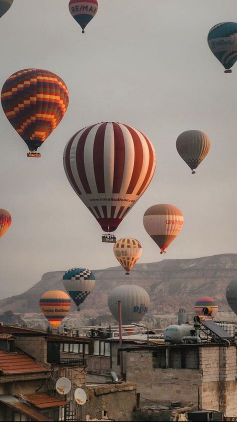 Hot Air Balloons Photography, Turkey Vacation, Balloons Photography, Cappadocia Turkey, Hot Air Balloons, Phone Wallpaper Images, Air Balloons, Insta Posts, City Aesthetic