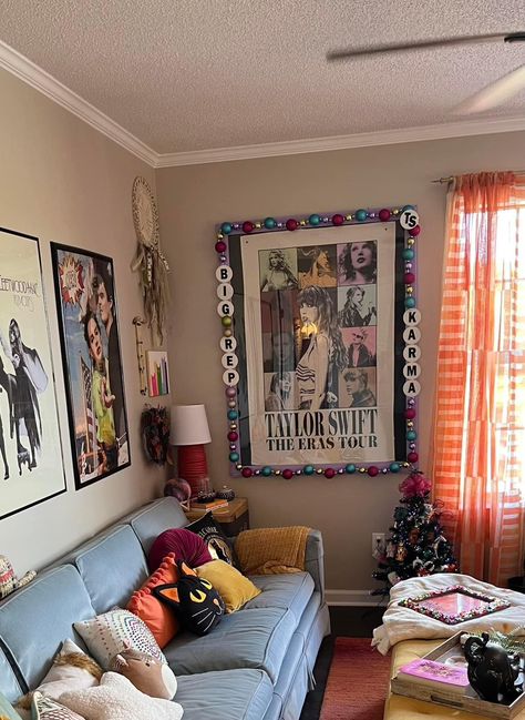 Taylor Swift Room Decor, Taylor Swift Room, Taylor Swift House, Sarah Taylor, Swift Bracelets, Taylor Swift Christmas, Taylor Swift Birthday, Fantasy Rooms, Estilo Taylor Swift