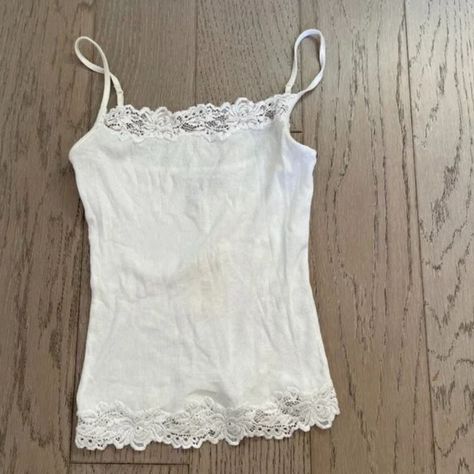 Authentic Abercrombie Fitch Cotton Lace Tank New With Tag. Size S. Very Rare. I Purchased This In The Early To Mid 2000s, Y2k Era. It Has Never Been Worn. I Just Found A Lot Of My Old Vintage Abercrombie Items From That Era In My Storage Unit, Check Out My Other Listings If You're Interested In Brand New With Tag Unworn Vintage Abercrombie From The 2000s. They Were Purchased From 2001-2007 Mostly. New With Tag. Abercrombie And Fitch Outfit, 2000s Tops, White Lace Cami, Vintage Abercrombie, 2000s Outfit, Black Lace Cami, Gossip Girl Outfits, Outfits 2000s, Lacey Tops