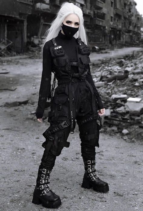 Black knee boots, #tacticalpants, sweatshirt, vest and mask | #techwear #darkstyle #allblackoutfit #cyberpunk Techwear Outfits Women, Techwear Girl Outfit, Techwear Girl, Techwear Women, Mode Cyberpunk, Techwear Outfits, Techwear Fashion, Mode Emo, Moda Cyberpunk