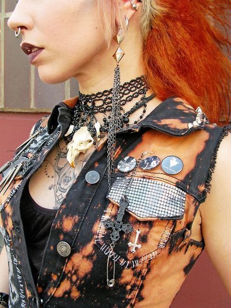 Ropa Punk Rock, Pop Punk Fashion, Batman Outfits, Mode Rock, Ornate Jewelry, Punk Rock Outfits, Mode Punk, Estilo Rock, Kleidung Diy