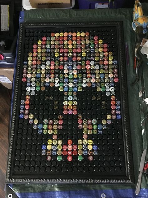 Pixilated Skull Bottle Cap 2016 Beer Bottle Diy, Beer Bottle Cap Crafts, Diy Bottle Cap Crafts, Beer Cap Art, Bottle Top Crafts, Bottle Cap Table, Bottle Cap Projects, Reuse Plastic Bottles, Diy Beer