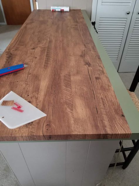 How I Updated a Countertop with Wood-Look Contact Paper Contact Paper Countertop, Diy Wood Countertops, Countertop Makeover, Countertops Diy, Diy Kitchen Countertops, Diy Countertops, Laminate Countertops, Paper Diy, Wood Countertops