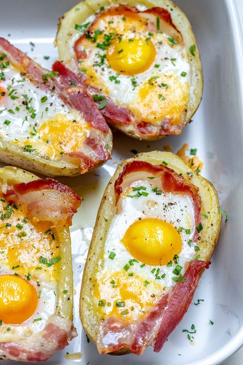 Double Baked Bacon + Egg Potatoes for Super Creative and Clean Breakfast Idea! | Clean Food Crush Breakfast Ideas With Potatoes, Ideas With Potatoes, Potatoe Pancakes, Breakfast Ideas With Eggs, Eggs And Potatoes, Stuffed Potatoes, Clean Breakfast, Eggs And Bacon, Bacon Potato