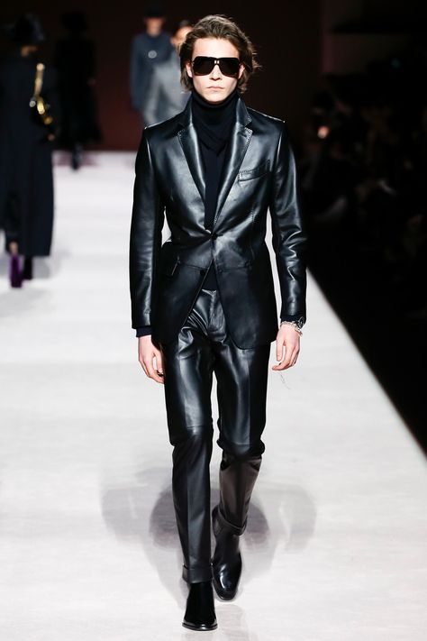 Leather Suit Mens, Aragorn Clothes, Runway Suits Men, Leather Men Outfit, Tom Ford Outfit, Black Groomsmen Suits, Tom Ford Fashion, Tom Ford Runway, Leather Fashion Men