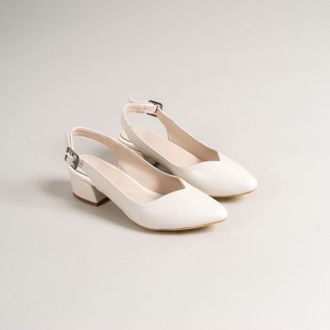 Presenting our meticulously crafted Handmade Bridal & Wedding Women's Shoes, designed to offer elegance and comfort on your special day. These Classic Heeled Shoes embody the perfect fusion of timeless style and modern sophistication, making them an essential addition to any bridal ensemble. Each pair is handcrafted with precision, ensuring superior quality and durability. As a completely vegan product, these shoes are an ideal gift for ethically conscious individuals. Delight your wife or loved Non Heels Wedding Shoes, Lotr Wedding Shoes, Heels For Women Wedding, Wedding Comfortable Shoes, Bridal Dancing Shoes, White Bride Shoes, Simple Bridal Shoes, Bridal Shoes Comfortable Wedding Flats For Bride, Non Heel Wedding Shoes