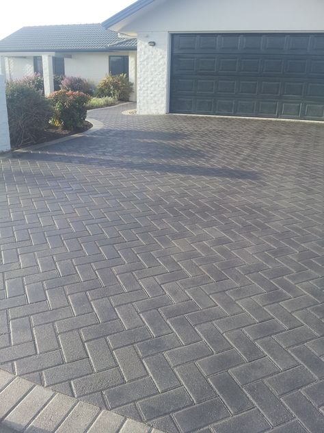 Block Paving Driveway Patterns, Different Driveway Materials, Driveway Front Of House, Grey Brick Driveway, Front Paving Ideas, Cobble Driveway Ideas, Drive Way Paving, Herringbone Driveway Pavers, Paving Ideas Outdoor Driveway