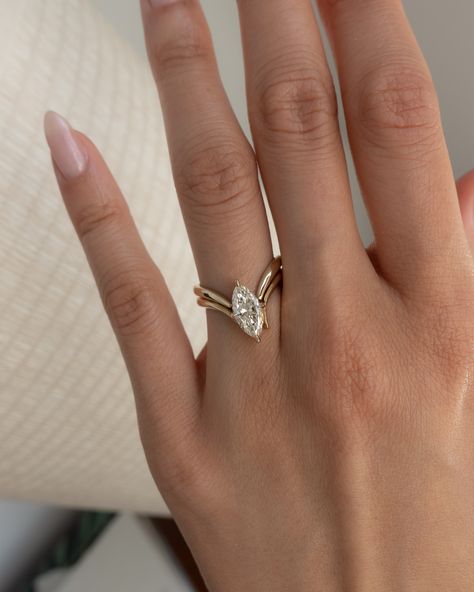 Artistic Wedding Rings, Engagement Ring Aesthetic, Marquise Rings, Unique Gold Wedding Rings, Modern Rings, Marquise Cut Rings, Vintage Style Engagement Rings, Cute Engagement Rings, Future Engagement Rings