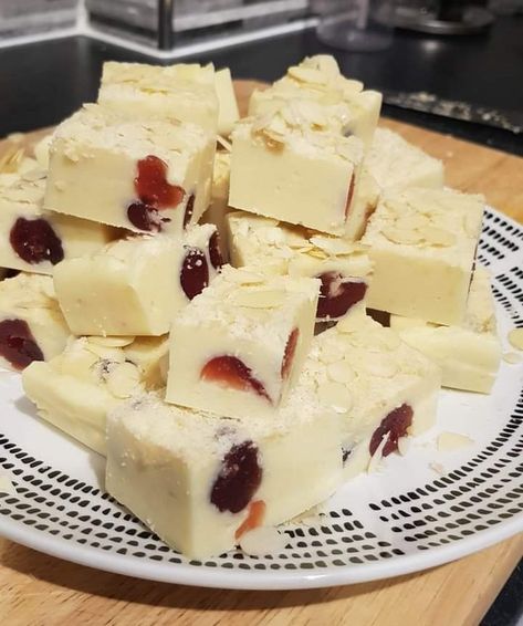 Fudge With Condensed Milk, Coconut Ice Recipe, Slow Cooker Rice Pudding, Slow Cooker Fudge, Ice Recipe, Maple Fudge, Peppermint Crisp, Making Sweets, Fudge Ingredients