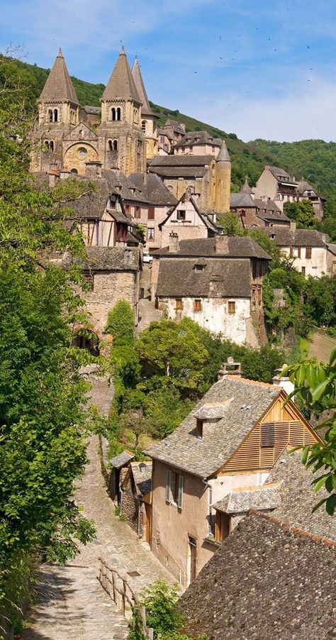 French Country Home — coisasdetere:  ♔ Abbaye Sainte Foy de Conques ~... Vila Medieval, Old Village, Visit France, Beaux Villages, French Countryside, French Country House, France Travel, Oh The Places Youll Go, Places Around The World