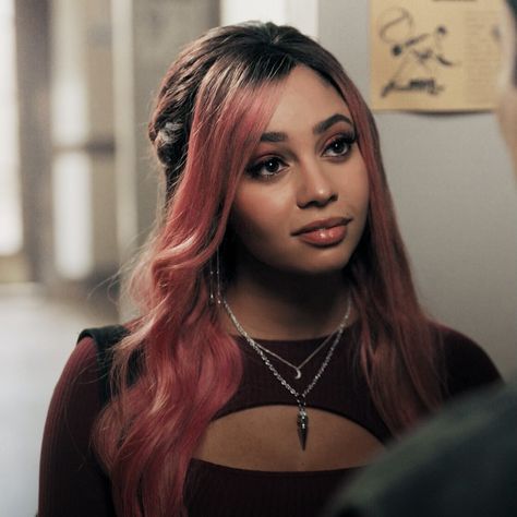 Toni From Riverdale, Vanessa Morgan Pink Hair, Vanessa Morgan Icons, Riverdale Toni Topaz, Toni Topaz Icons, Toni Riverdale, Riverdale Toni, Toni Topaz, Perfect Sisters