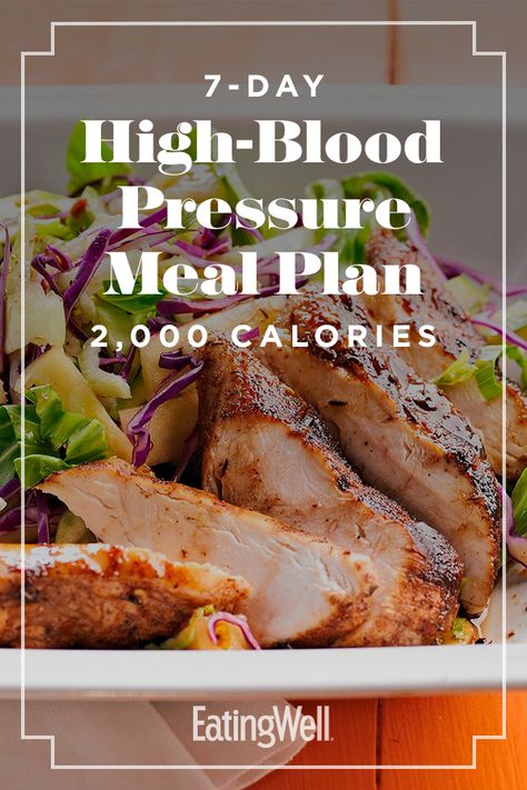 The meals and snacks in this 7-day 2,000-calorie meal plan follow both the DASH diet (Dietary Approaches to Stop Hypertension) eating pattern and the American Heart Association recommendations for a heart-healthy diet. #mealplan #mealprep #healthymealplans #mealplanning #howtomealplan #mealplanningguide #mealplanideas #recipe #eatingwell #healthy 500 Calorie Meal Plan, High Blood Pressure Diet Meals, High Blood Pressure Recipes, Dash Diet Meal Plan, Heart Healthy Recipes Low Sodium, High Blood Pressure Diet, The Dash Diet, Dash Diet Recipes, 500 Calorie