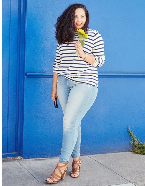 Old Navy Teams Up With Plus Size Bloggers The Curvy Fashionista And Tanesha Awasthi For Their New Denim Campaign Denim Campaign, Tanesha Awasthi, Dress Body Type, Plus Zise, Curvy Fashionista, Fall Denim, Chic Clothing, Moda Plus Size, Navy Fashion