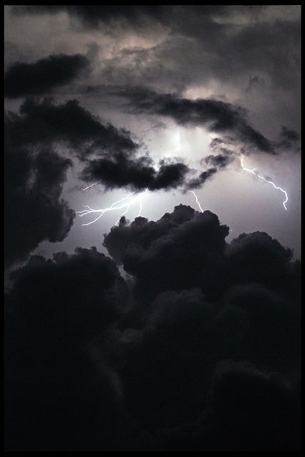 dark sky with thunder; amazing that they caught this photo Photography Surrealism, Baby Blue Wallpaper, Dark Art Photography, Thunder And Lightning, Grey Clouds, Dark Sky, Gray Aesthetic, Fantasy Aesthetic, White Picture