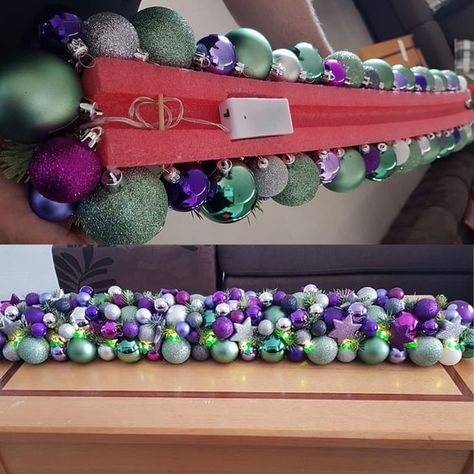 Simply cut the pool length-wise so that the base is flat. Using wire, attach ornaments, fake flowers, lights, and other decorations until the noodle is completely covered Holiday Hacks, The Noodle, Holiday Hack, Pool Noodle, Pool Noodles, Front Porch Christmas Decor, Holiday Crafts Christmas, Christmas Wreaths Diy, Christmas Deco