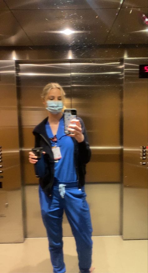 Aesthetic Scrubs Nurse, Crocs And Scrubs, Figs Nurse Aesthetic, Hospital Scrubs Aesthetic, Blonde Nurse Aesthetic, Figs Scrubs Aesthetic, Nurse Aesthetic Scrubs, Er Nurse Aesthetic, Nurse Aesthetic Female