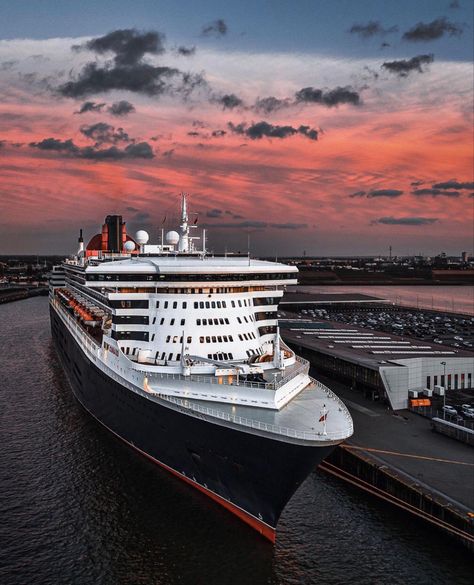 Queen Mary 2 Ship, Queen Mary Of England, Cunard Queen Mary 2, Cunard Ships, American Cruise Lines, Queen Mary Ii, Hamilton Bermuda, Cruise Vibes, Rms Queen Mary