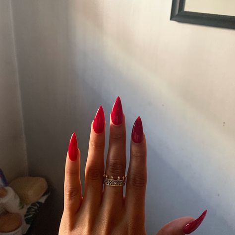 Short Red Pointy Nails, Red French Tip Nails Pointy, Small Stelito Nails, Red Acrylic Nails Pointy, Pointy Red Acrylic Nails, Red Sharp Almond Nails, Red Pointy Nails Stilettos, Red Pointy Nails Design, Uñas Yeri Mua