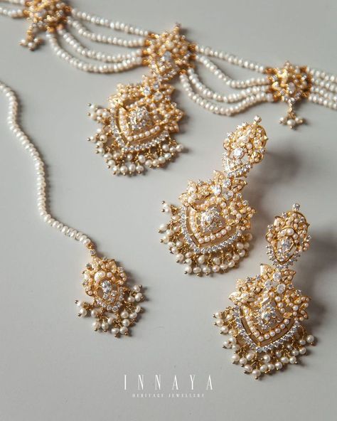 Nauratan Jewellery Gold Choker, Cultural Jewelry, Pearl Bridal Jewelry Sets, Hyderabadi Jewelry, Wedding Jewelry Sets Bridal Jewellery, Indian Wedding Jewelry Sets, Bridal Necklace Designs, Neck Pieces Jewelry, Bridal Jewelry Vintage