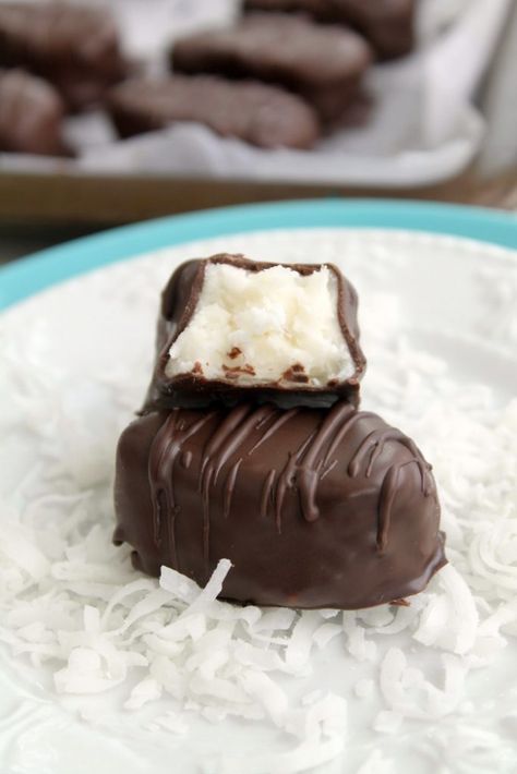 Chocolate Dipped Coconut Cream Easter Eggs made with Mashed Potatoes! #easter #candy #oldfashioned #mashedpotatoes #coconut #coconutcream #candyeggs #homemade ~ https://reallifedinner.com Coconut Cream Easter Egg Recipe, Coconut Easter Eggs Recipe, Coconut Cream Eggs Recipe, Coconut Eggs, Cream Easter Eggs, Easter Candy Recipes, Easter Pastries, Easter Candies, Candy Kitchen