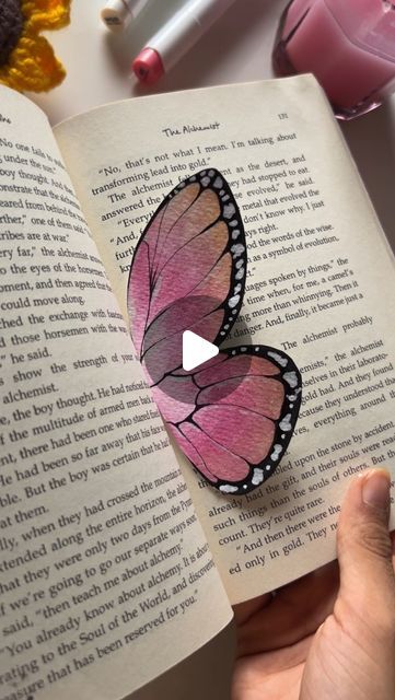 Butterfly Watercolor Bookmark, Book Mark Diy Ideas, Bookmarks Handmade Kids, How To Make Bookmarks Diy, Bookmark Diy Ideas, Watercolor Bookmarks Diy, Watercolor Bookmarks Ideas, Cute Bookmark Ideas, Doodle Bookmark