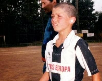 Football Players Childhood Pics ( 2000+ pics): 2014 Ronaldo Childhood, Childhood Pics, Cristiano Ronaldo Style, Cr7 Wallpapers, Football Players Photos, Art Football, Childhood Pictures, France Football, Football Score