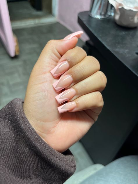 Pink V French Tip Nails Short, V Shape French Tip Nails Square, Pink V Tip Nails, Pink V Shape French Tip Nails, Triangle French Tip Nails Pink, V Shaped French Tip Nails, V French Tip, Pink Outlined French Tips, Cute Short Nails