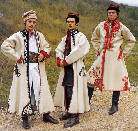 The Sukman coat from West Krakow. Polish Men, Polish Traditional Costume, Slavic Clothing, Moda Medieval, Polish Clothing, Polished Man, Costumes Around The World, Folk Clothing, National Dress