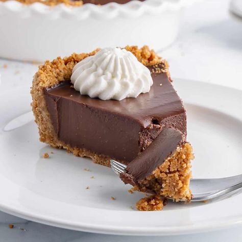 Chocolate Pie With Graham Cracker Crust Graham Cracker Cream Pie Recipe, Chocolate Pie With Pretzel Crust, Mini Gram Cracker Crust Pie Recipes Easy, Filling For Graham Cracker Crust, Chocolate Cream Pie Graham Cracker Crust, Chocolate Chip Pie Recipe Easy, Graham Cracker Recipes Pie Crusts, Chocolate Pie Graham Cracker Crust, Gram Cracker Crust Desserts No Bake