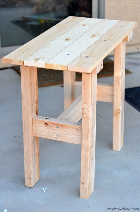 DIY Porch Table | anightowlblog.com Diy Porch Table, Outdoor Wood Projects, Porch Table, Wood Table Diy, Diy Porch, Hemma Diy, Woodworking Projects That Sell, Outdoor Wood, Woodworking Furniture