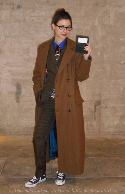 Tenth Doctor cosplay IV by ArwendeLuhtiene on DeviantArt 10th Doctor Cosplay, Doctor Who Halloween Costumes, Dr Who Costume, Doctor Halloween Costume, Doctor Who Outfits, Doctor Who Costumes, Doctor Who Cosplay, Doctor Who 10, Doctor Outfit