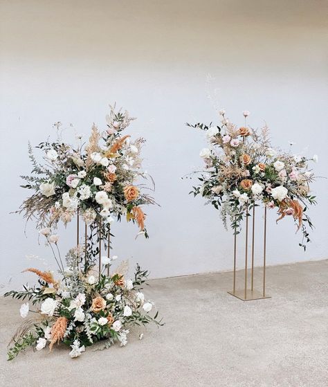 Modern Wedding Flowers Centerpieces, Ceremony Florals, Fall Wedding Color Palette, Modern Wedding Flowers, Blush Wedding Flowers, Wedding Reception Flowers, Wedding Altars, Memorial Flowers, Boho Wedding Inspiration