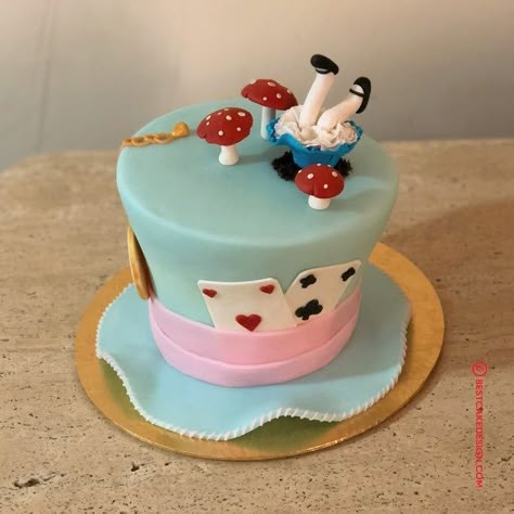 Small Alice In Wonderland Cake, Alice In Wonderland Birthday Cake Simple, Mad Hatter Cake Ideas, Alice In Wonderland Cake Ideas Simple, Easy Alice In Wonderland Cake, Alice In Onederland First Birthday Cake, Alice In Wonderland Cake Simple, Alice In Wonderland Smash Cake, Alice In Wonderland Cake Ideas